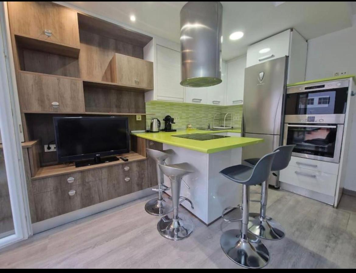 Apartamento Con Terraza Y Parking 기욘 객실 사진
